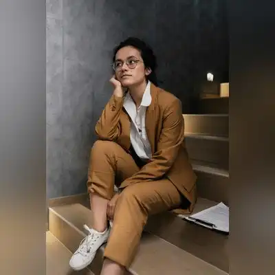邵薇新